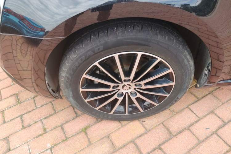 Used Skoda Octavia 2018 1.6L Automatic Luxury Edition Left Front Wheel Hub