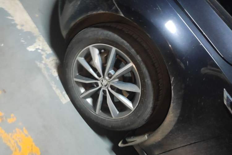 Used Skoda Octavia 2018 TSI230 DSG Comfort Edition Left Front Wheel Hub