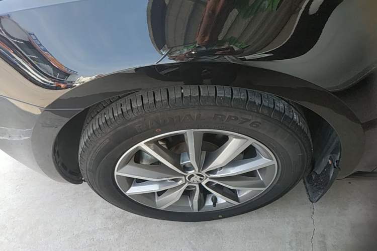 Used Skoda Octavia 2018 TSI230 DSG Comfort Edition Left Front Wheel Hub