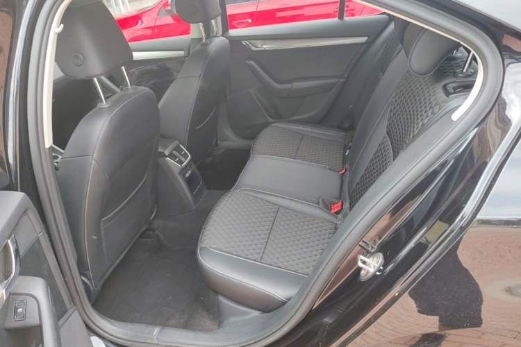 Used Skoda Octavia 2018 1.6L Automatic Luxury Edition Left Rear Seat
