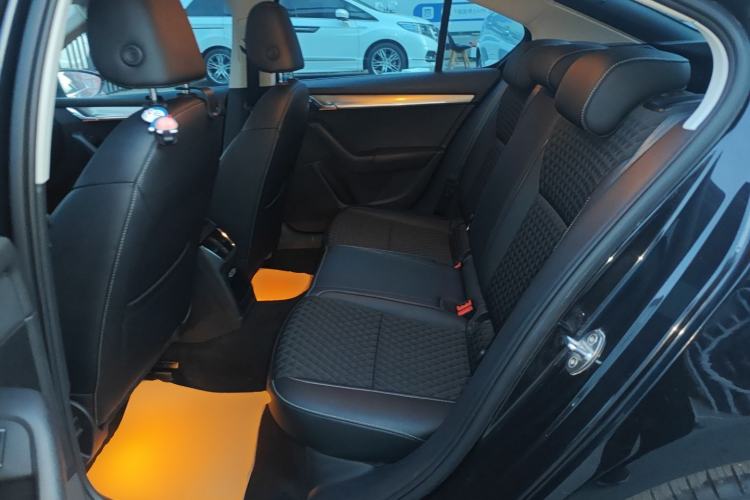 Used Skoda Octavia 2018 1.6L Automatic Luxury Edition Left Rear Seat