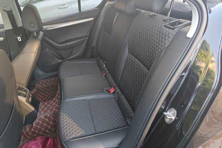 Used Skoda Octavia 2018 1.6L Automatic Luxury Edition Left Rear Seat
