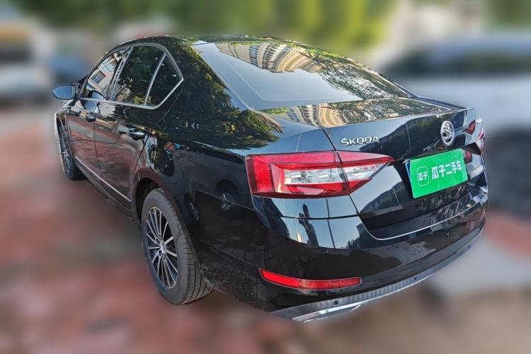 Used Skoda Octavia 2018 1.6L Automatic Luxury Edition Rear Left 45 Deg