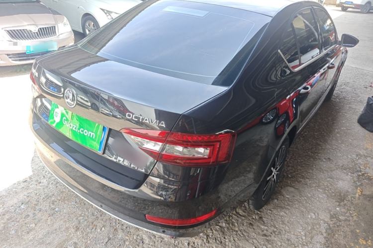 Used Skoda Octavia 2018 1.6L Automatic Luxury Edition Rear Right 45 Deg