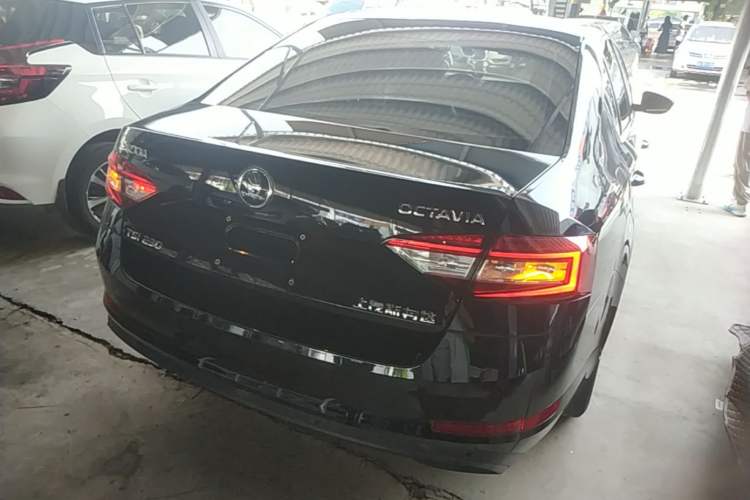 Used Skoda Octavia 2018 TSI230 DSG Comfort Edition Rear Right 45 Deg