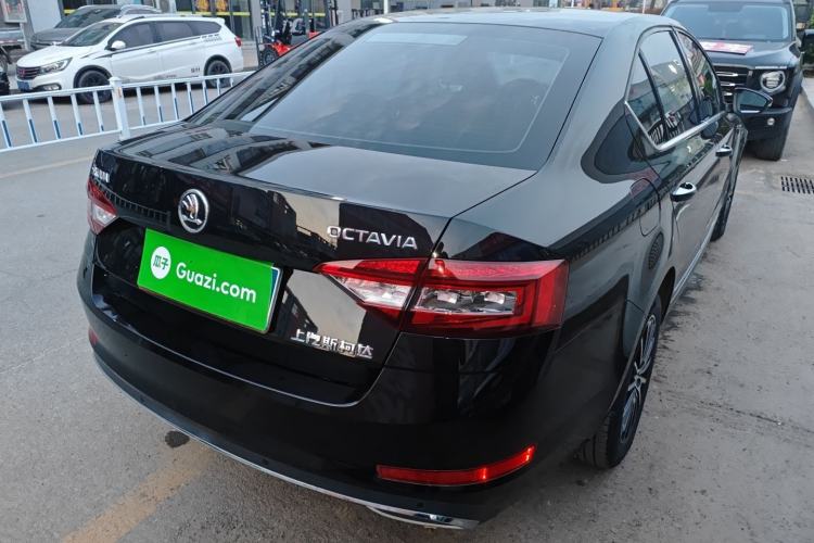 Used Skoda Octavia 2018 1.6L Automatic Luxury Edition Rear Right 45 Deg