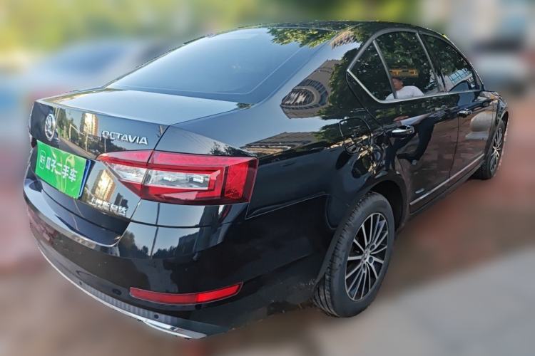 Used Skoda Octavia 2018 1.6L Automatic Luxury Edition Rear Right 45 Deg