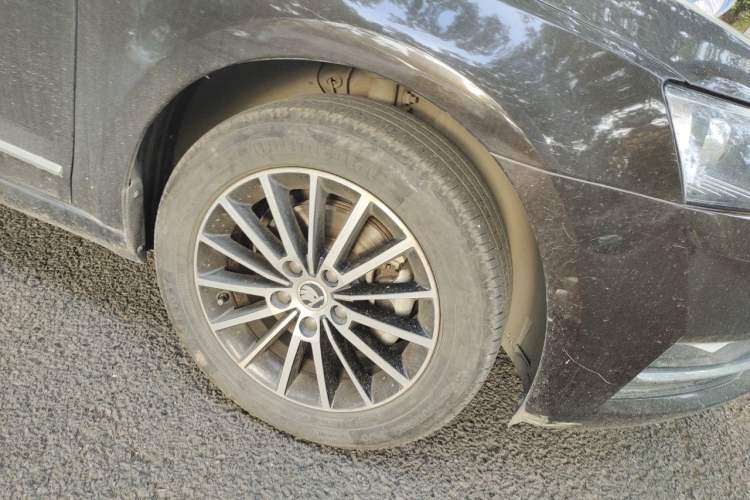 Used Skoda Octavia 2018 TSI230 DSG Luxury Edition Right Front Wheel Hub