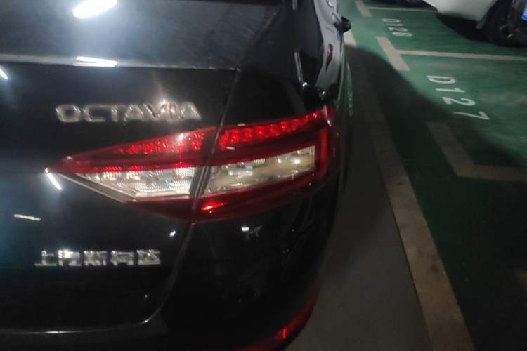 Used Skoda Octavia 2018 TSI230 DSG Comfort Edition Right Rear Taillight