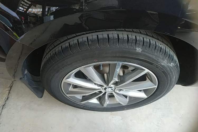 Used Skoda Octavia 2018 TSI230 DSG Comfort Edition Right Rear Wheel Hub