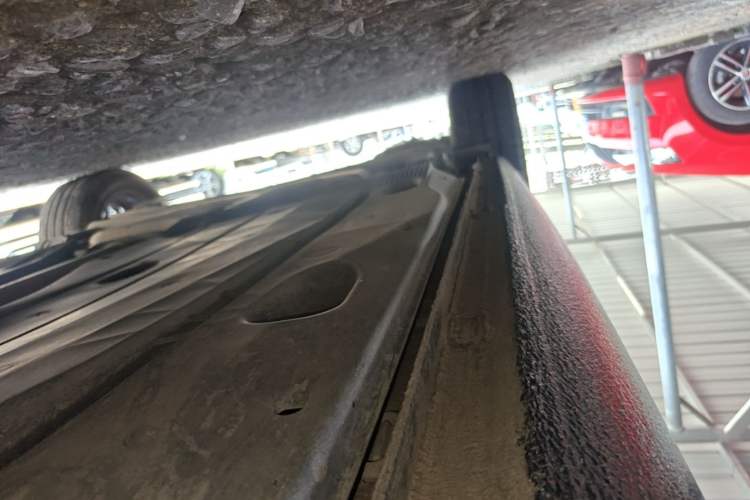 Used Skoda Octavia 2018 1.6L Automatic Luxury Edition Right Side Sill