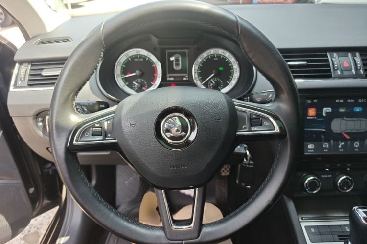 Used Skoda Octavia 2018 1.6L Automatic Luxury Edition Steering Wheel