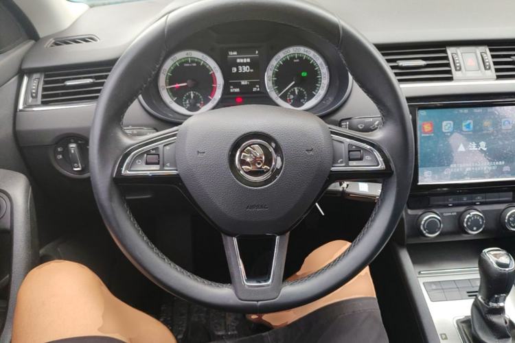 Used Skoda Octavia 2018 1.6L Automatic Luxury Edition Steering Wheel