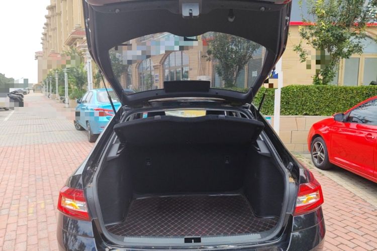 Used Skoda Octavia 2018 1.6L Automatic Luxury Edition Trunk