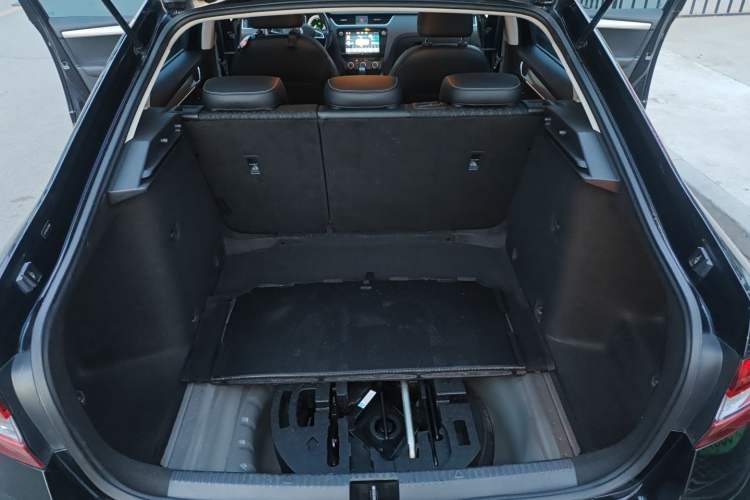 Used Skoda Octavia 2018 1.6L Automatic Luxury Edition Trunk