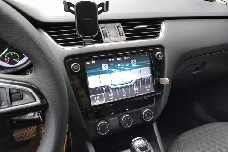 Used Skoda Octavia 2018 Station Wagon TSI230 DSG Luxury Edition Audio And AC Panel