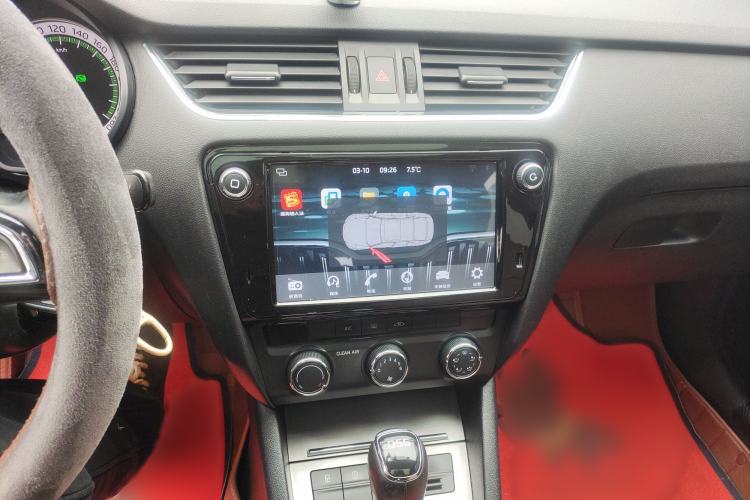 Used Skoda Octavia 2018 TSI230 DSG Luxury Enjoyment Edition Audio And AC Panel