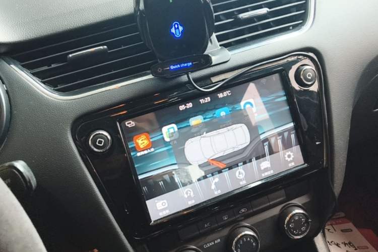 Used Skoda Octavia 2018 TSI230 DSG Luxury Edition Audio And AC Panel