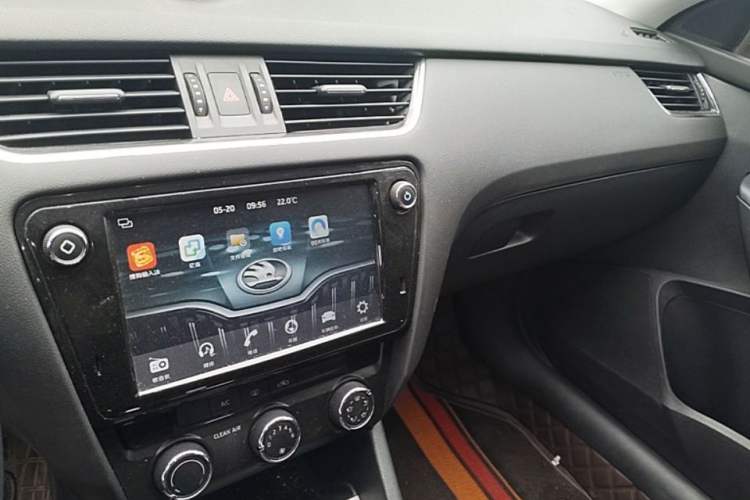 Used Skoda Octavia 2018 TSI230 DSG Comfort Edition Audio And AC Panel