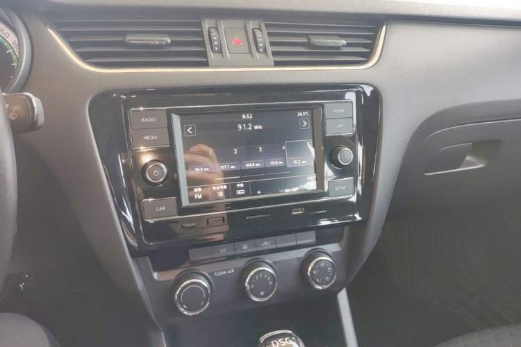 Used Skoda Octavia 2018 TSI280 DSG Luxury Edition Audio And AC Panel