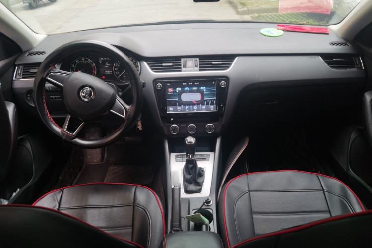 Used Skoda Octavia 2018 TSI230 DSG Comfort Edition Center Console