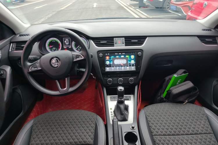 Used Skoda Octavia 2018 TSI280 DSG Luxury Edition Center Console