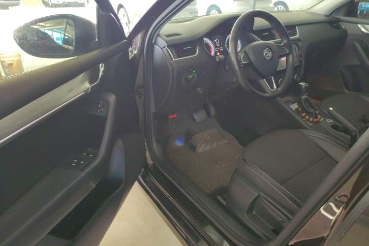 Used Skoda Octavia 2018 1.6L Automatic Luxury Edition Driver Seat