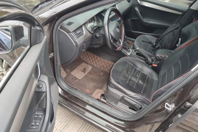 Used Skoda Octavia 2018 TSI230 DSG Comfort Edition Driver Seat