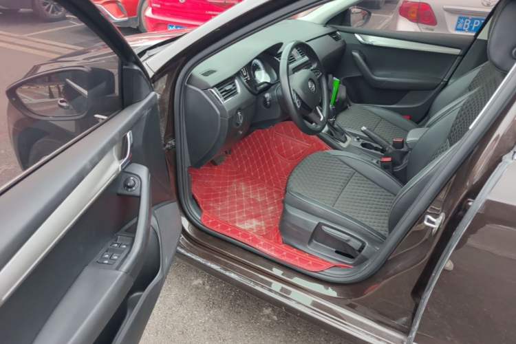 Used Skoda Octavia 2018 TSI280 DSG Luxury Edition Driver Seat