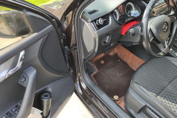 Used Skoda Octavia 2018 1.6L Automatic Luxury Edition Driver Seat