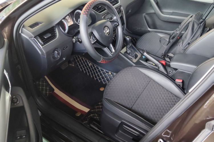 Used Skoda Octavia 2018 1.6L Automatic Luxury Edition Driver Seat