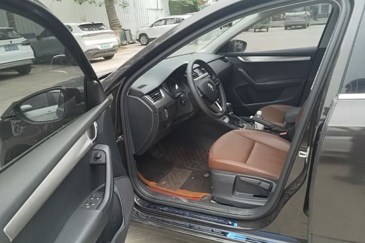 Used Skoda Octavia 2018 TSI230 DSG Comfort Edition Driver Seat