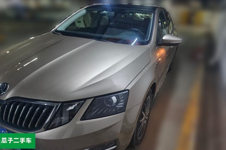 Ojetý Skoda Octavia 2018 TSI230 DSG Luxury Edition Guazi used car, China used car export, Used car for sale, Used cars, Cheapest cars for sale