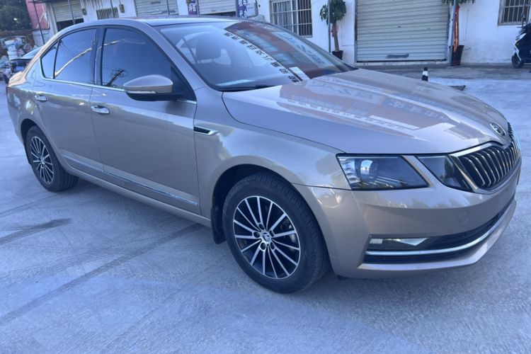 Used Skoda Octavia 2018 TSI230 DSG Luxury Edition Exterior 2