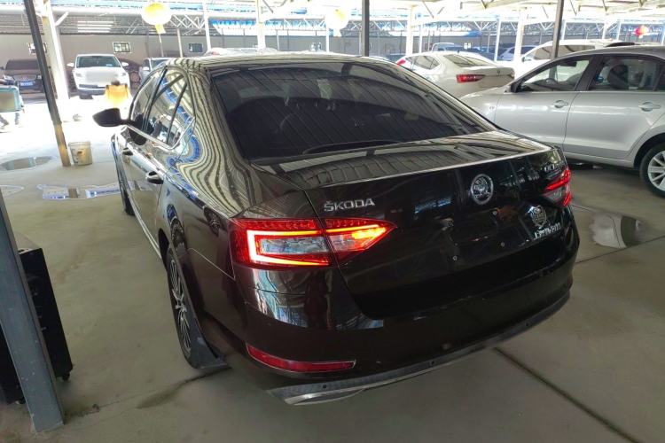 Used Skoda Octavia 2018 1.6L Automatic Luxury Edition Exterior 2