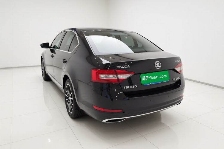 Used Skoda Octavia 2018 TSI230 DSG Luxury Edition Exterior 3