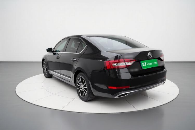 Used Skoda Octavia 2018 TSI230 DSG Luxury Enjoyment Edition Exterior 3