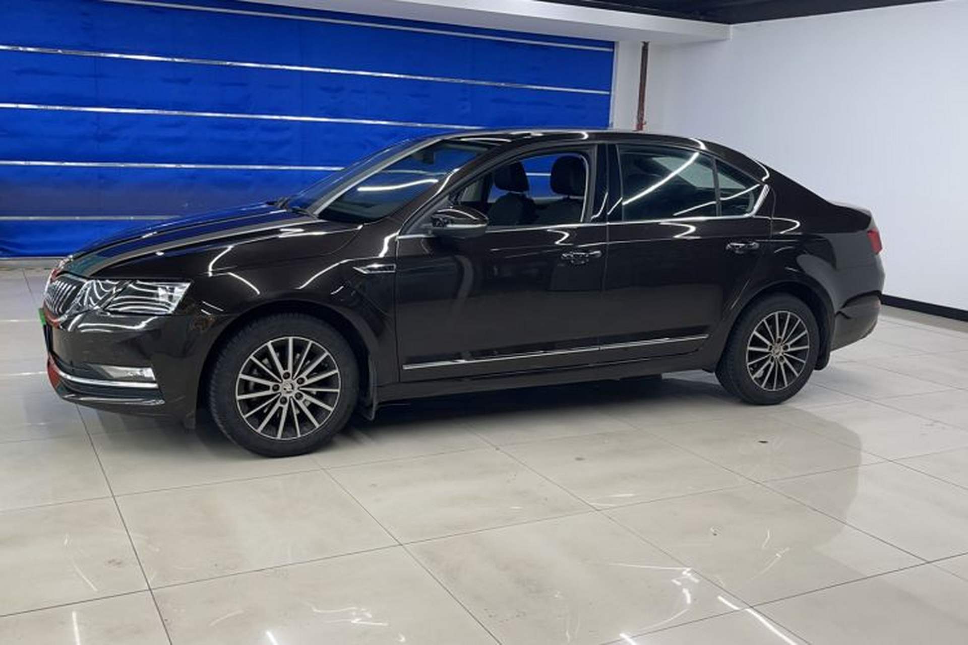 Used Skoda Octavia 2018 1.6L Automatic Luxury Edition Exterior 4