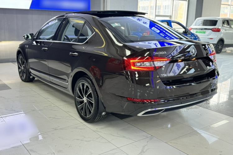 Used Skoda Octavia 2018 TSI280 DSG Luxury Edition Exterior 5
