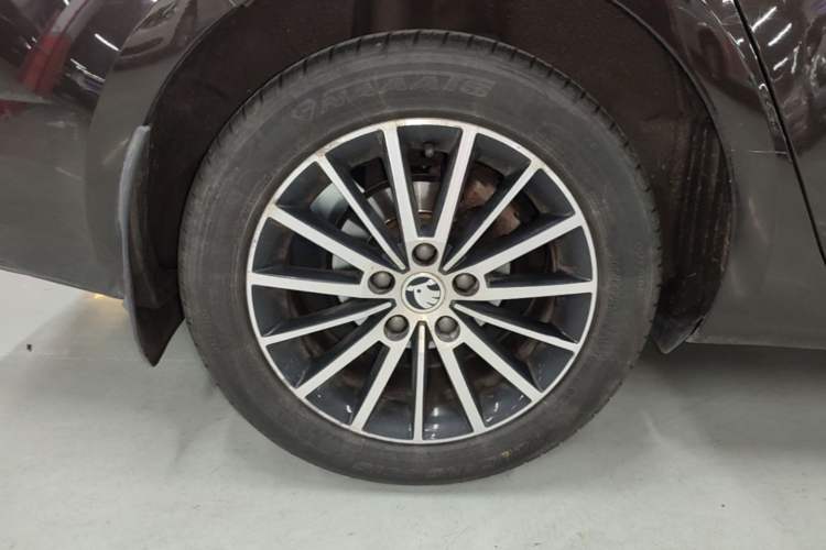Used Skoda Octavia 2018 1.6L Automatic Luxury Edition Exterior 5