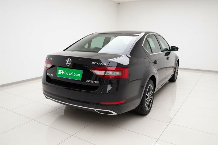 Used Skoda Octavia 2018 TSI230 DSG Luxury Edition Exterior 5