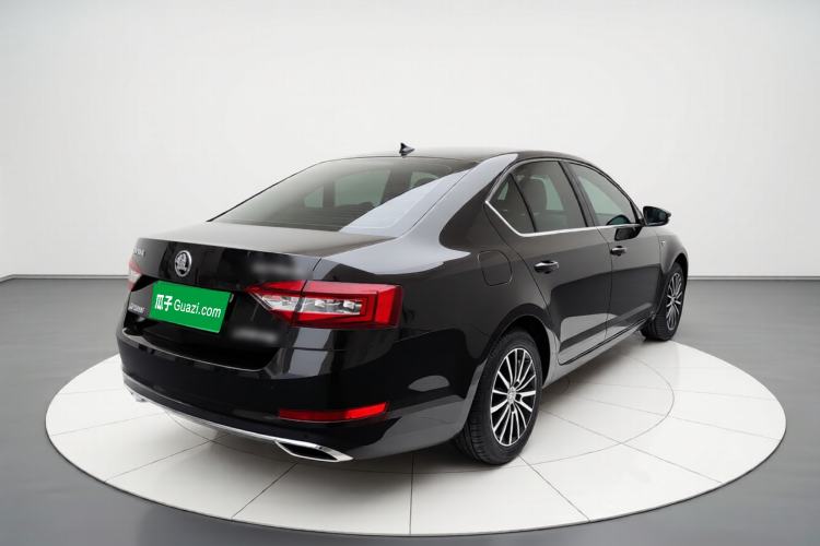 Used Skoda Octavia 2018 TSI230 DSG Luxury Enjoyment Edition Exterior 5