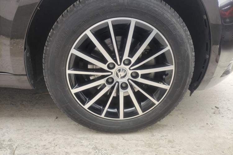 Used Skoda Octavia 2018 TSI230 DSG Luxury Enjoyment Edition Exterior 7