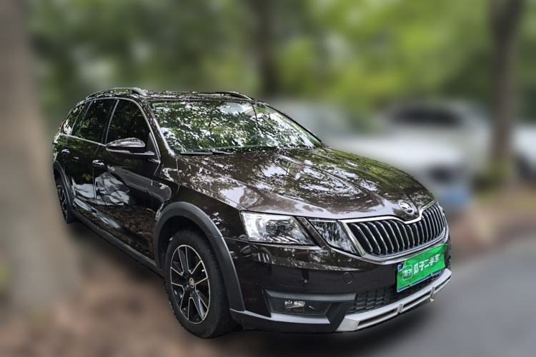 Used Skoda Octavia 2018 Station Wagon TSI230 DSG Luxury Edition Front Right 45 Deg