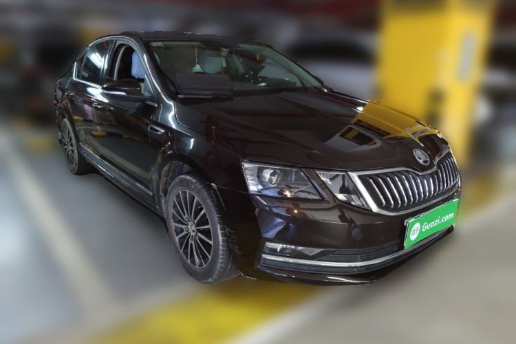 Used Skoda Octavia 2018 TSI230 DSG Luxury Edition Front Right 45 Deg