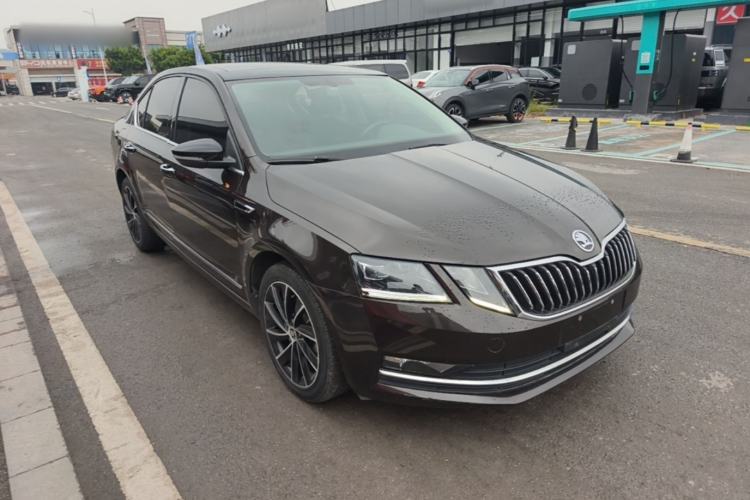 Used Skoda Octavia 2018 TSI280 DSG Luxury Edition Front Right 45 Deg