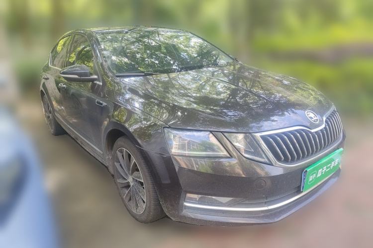Used Skoda Octavia 2018 TSI280 DSG Luxury Edition Front Right 45 Deg