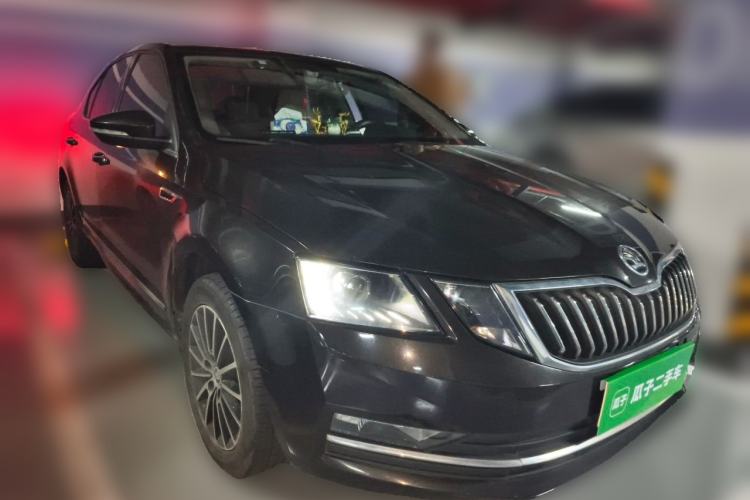 Used Skoda Octavia 2018 TSI230 DSG Luxury Edition Front Right 45 Deg
