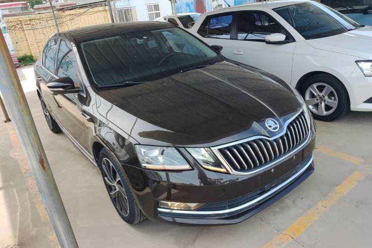 Used Skoda Octavia 2018 TSI280 DSG Luxury Edition Front Right 45 Deg