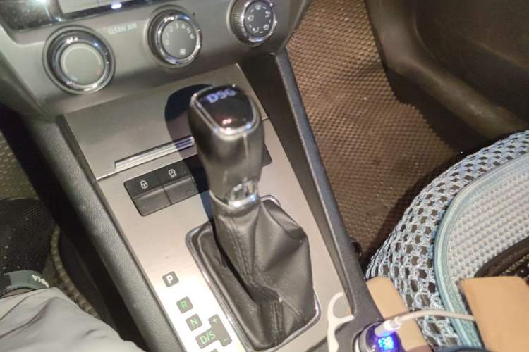 Used Skoda Octavia 2018 TSI230 DSG Luxury Edition Gear Lever
